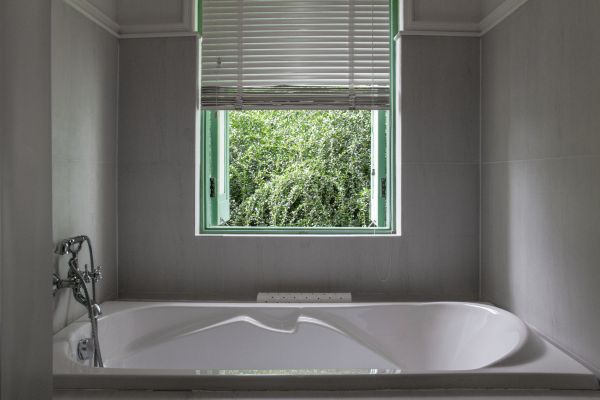 Cost of Fiberglass Tub Installation in Kirkland